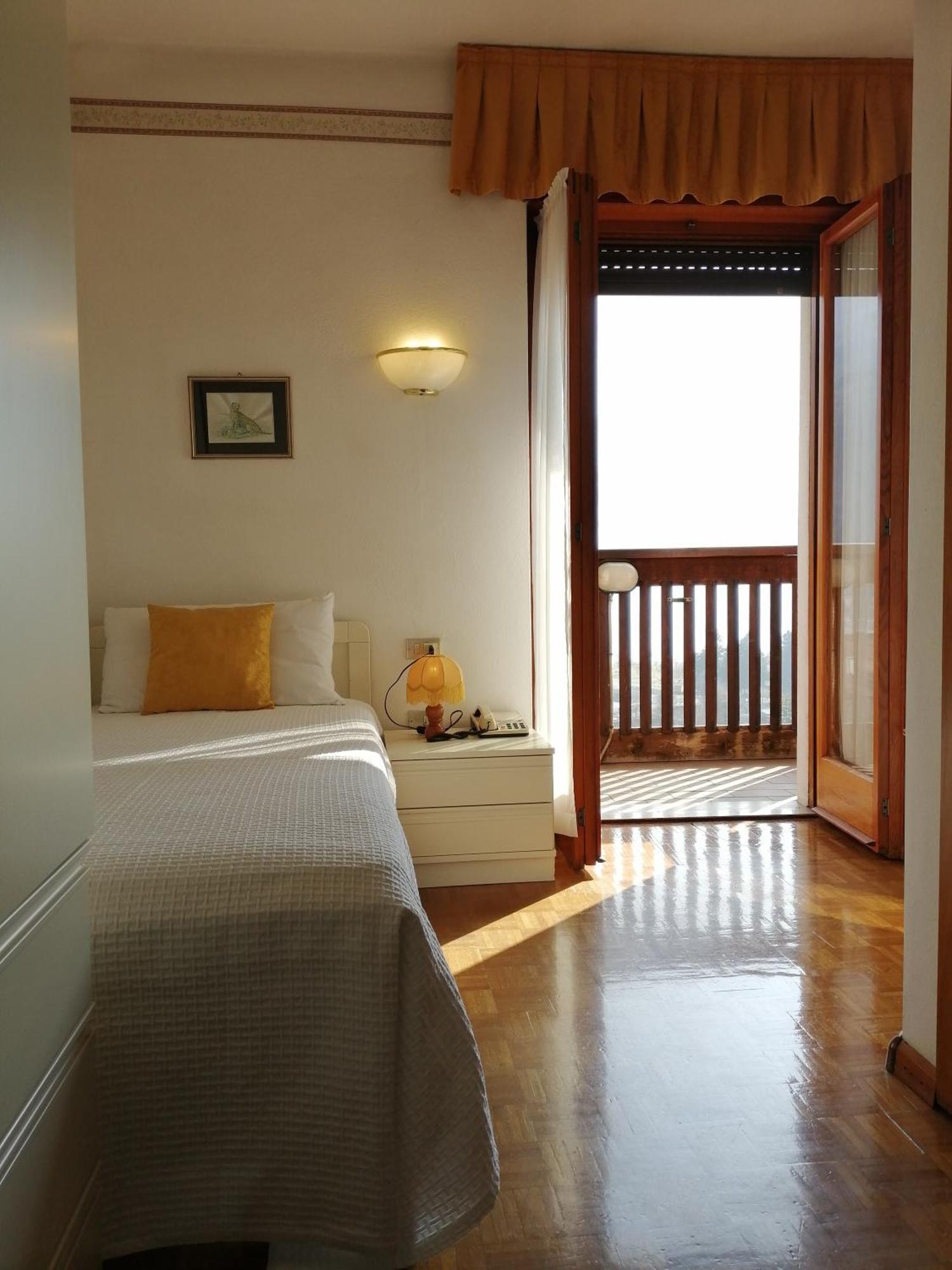 Albergo Stella Alpina 몰베노 외부 사진